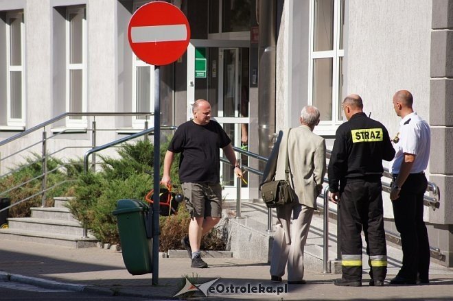Ostrołęka: Alarmy bomowe w Prokuraturze Okręgowej i Urzędzie Skarbowym [22.07.2014] - zdjęcie #11 - eOstroleka.pl
