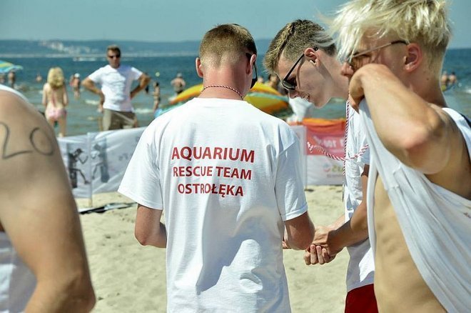 Ratownicy ostrołęckiego aquaparku ze złotymi medalami Mistrzostw Polski w Ratownictwie Morskim [24.07.2014] - zdjęcie #1 - eOstroleka.pl