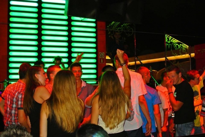 Hawajska Noc w klubie Ibiza Zalesie[26.07.2014] - zdjęcie #34 - eOstroleka.pl