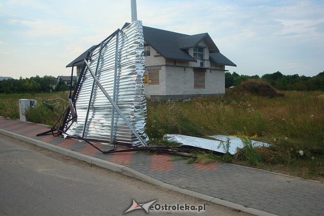 Ostrołęka: Wichura wyrywała drzewa z korzeniami i przewracała garaże [27.07.2014] - zdjęcie #8 - eOstroleka.pl