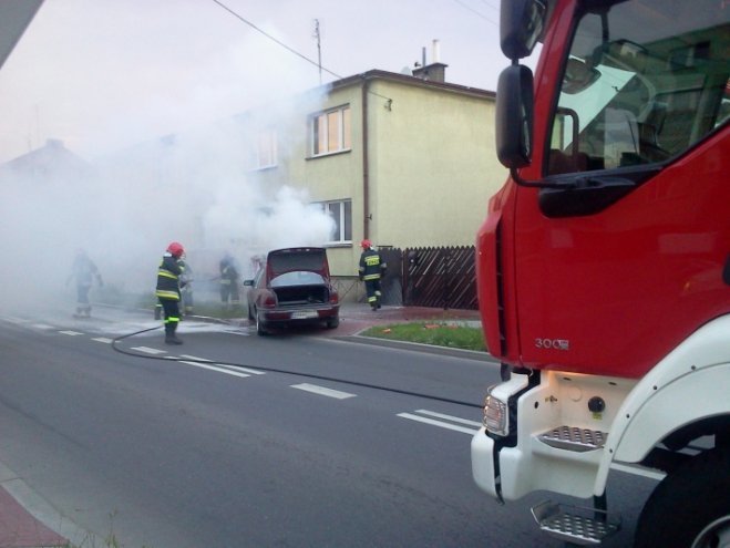 Przasnysz: Pożar samochodu na ul. Piłsudskiego [30.07.2014] - zdjęcie #6 - eOstroleka.pl