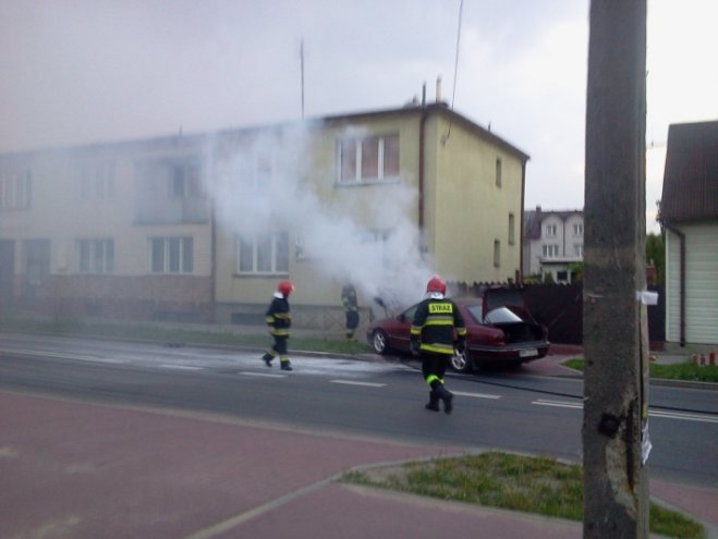 Przasnysz: Pożar samochodu na ul. Piłsudskiego [30.07.2014] - zdjęcie #7 - eOstroleka.pl