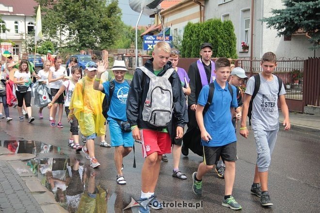 Piesza ełcka pielgrzymka na Jasną Górę zawitała do Ostrołęki [31.07.2014] - zdjęcie #45 - eOstroleka.pl