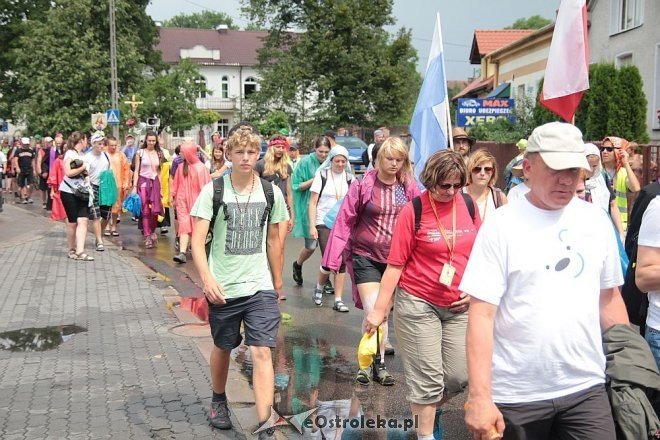 Piesza ełcka pielgrzymka na Jasną Górę zawitała do Ostrołęki [31.07.2014] - zdjęcie #53 - eOstroleka.pl
