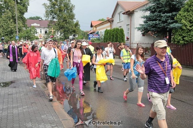 Piesza ełcka pielgrzymka na Jasną Górę zawitała do Ostrołęki [31.07.2014] - zdjęcie #57 - eOstroleka.pl