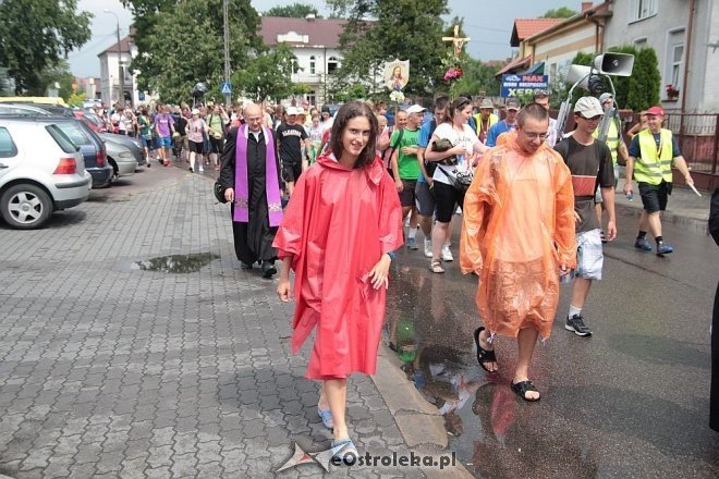 Piesza ełcka pielgrzymka na Jasną Górę zawitała do Ostrołęki [31.07.2014] - zdjęcie #59 - eOstroleka.pl