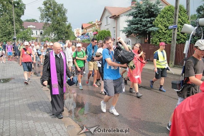 Piesza ełcka pielgrzymka na Jasną Górę zawitała do Ostrołęki [31.07.2014] - zdjęcie #61 - eOstroleka.pl