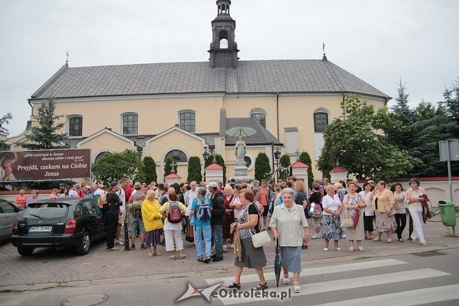 Ostrołęccy pielgrzymi wyruszyli na Jasną Górę [01.08.2014] - zdjęcie #1 - eOstroleka.pl