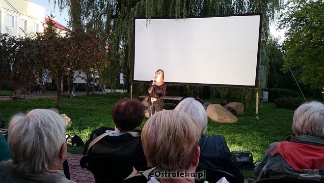Aleksandra Dzwigała zaśpiewała podczas ostatniego w tym roku Art. Czwartku [29.08.2014] - zdjęcie #4 - eOstroleka.pl