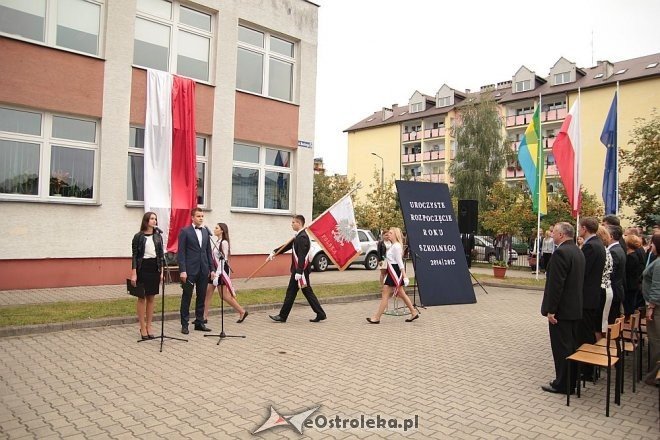 Uczniowie ZS nr 5 uroczyście przywitali nowy rok szkolny [01.09.2014] - zdjęcie #6 - eOstroleka.pl