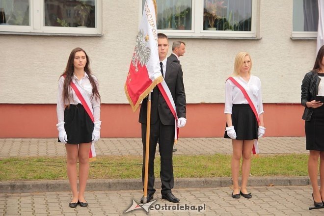 Uczniowie ZS nr 5 uroczyście przywitali nowy rok szkolny [01.09.2014] - zdjęcie #7 - eOstroleka.pl