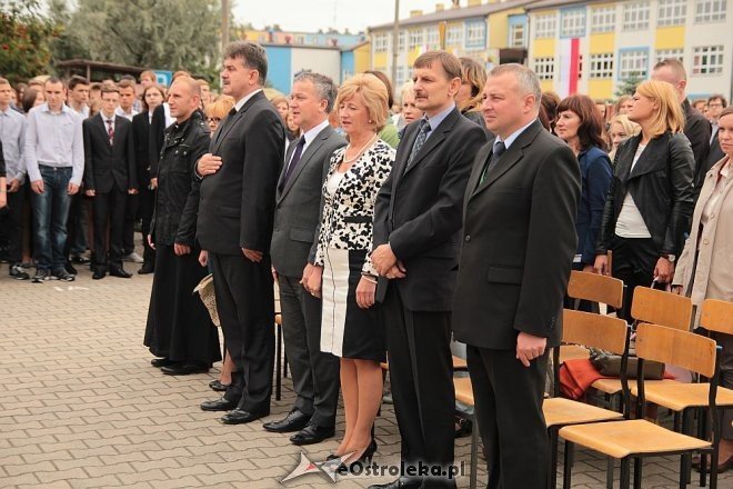 Uczniowie ZS nr 5 uroczyście przywitali nowy rok szkolny [01.09.2014] - zdjęcie #8 - eOstroleka.pl