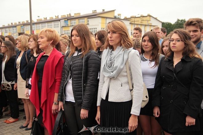 Uczniowie ZS nr 5 uroczyście przywitali nowy rok szkolny [01.09.2014] - zdjęcie #31 - eOstroleka.pl
