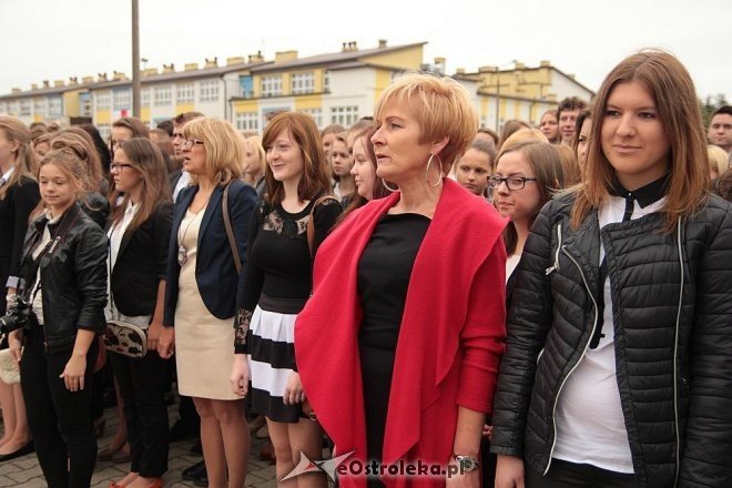 Uczniowie ZS nr 5 uroczyście przywitali nowy rok szkolny [01.09.2014] - zdjęcie #32 - eOstroleka.pl