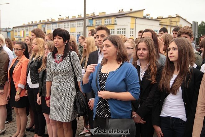 Uczniowie ZS nr 5 uroczyście przywitali nowy rok szkolny [01.09.2014] - zdjęcie #36 - eOstroleka.pl