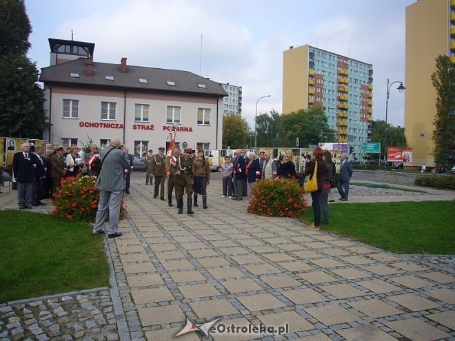 Odsłonięcie wystawy Jaworzniaków na skwerze im. Lecha Kaczyńskiego [09.09.2014] - zdjęcie #13 - eOstroleka.pl