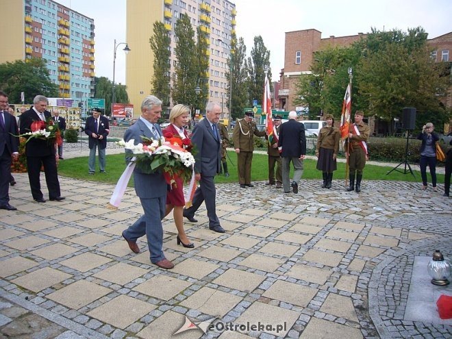 Odsłonięcie wystawy Jaworzniaków na skwerze im. Lecha Kaczyńskiego [09.09.2014] - zdjęcie #21 - eOstroleka.pl