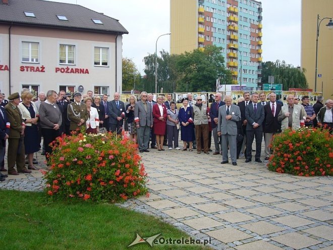 Odsłonięcie wystawy Jaworzniaków na skwerze im. Lecha Kaczyńskiego [09.09.2014] - zdjęcie #25 - eOstroleka.pl