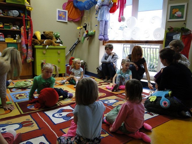 Zobacz jak wygląda lekcja pokazowa dla 3-latków w Szkole Języków Obcych Konwersatorium [10.09.2014] - zdjęcie #1 - eOstroleka.pl