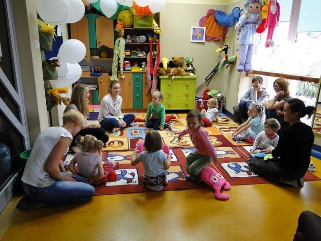 Zobacz jak wygląda lekcja pokazowa dla 3-latków w Szkole Języków Obcych Konwersatorium [10.09.2014] - zdjęcie #9 - eOstroleka.pl