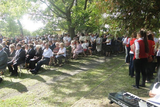Uroczystość ku pamięci kolejarzom na Osiedlu Stacja w Ostrołęce - zdjęcie #10 - eOstroleka.pl