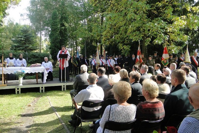 Uroczystość ku pamięci kolejarzom na Osiedlu Stacja w Ostrołęce - zdjęcie #36 - eOstroleka.pl
