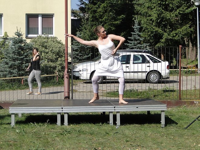 Balet podczas dużej przerwy w Zespole Szkół nr 5  - zdjęcie #1 - eOstroleka.pl