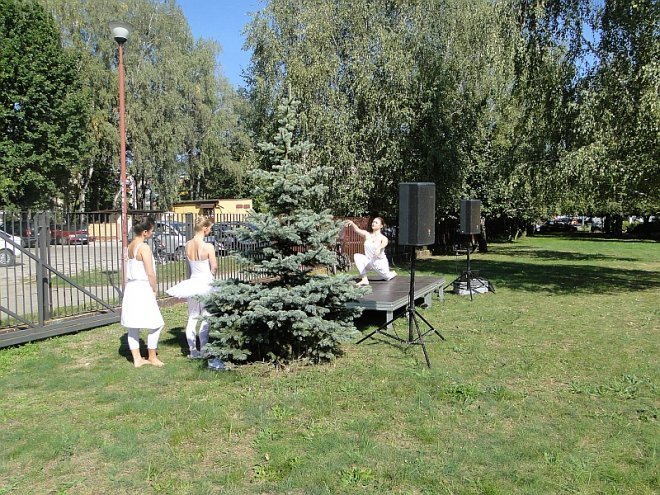 Balet podczas dużej przerwy w Zespole Szkół nr 5  - zdjęcie #9 - eOstroleka.pl