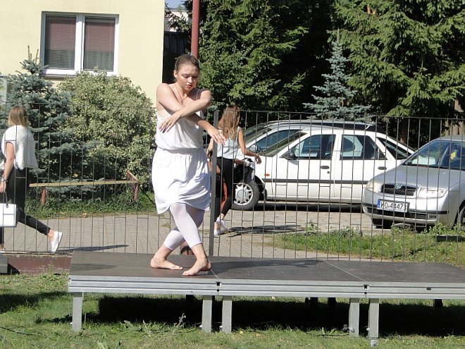 Balet podczas dużej przerwy w Zespole Szkół nr 5  - zdjęcie #11 - eOstroleka.pl
