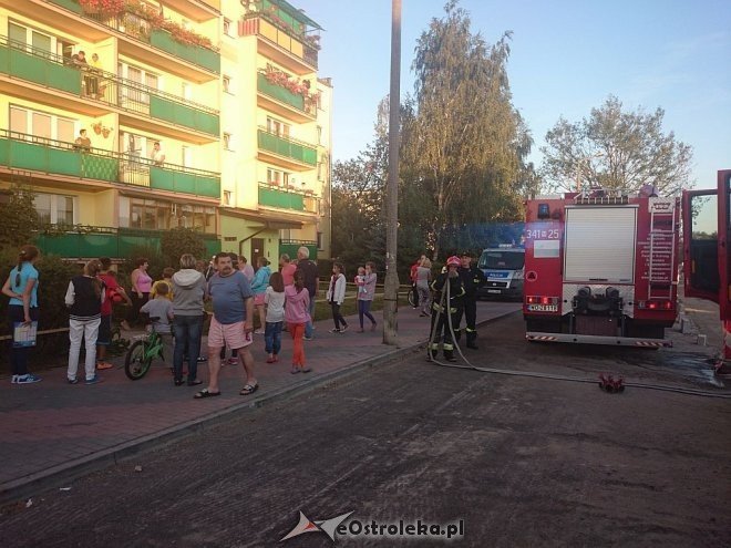 Ostrołęka: Zadymienie w bloku przy ulicy Pileckiego [17.09.2014] - zdjęcie #3 - eOstroleka.pl