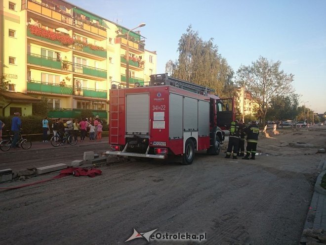 Ostrołęka: Zadymienie w bloku przy ulicy Pileckiego [17.09.2014] - zdjęcie #4 - eOstroleka.pl