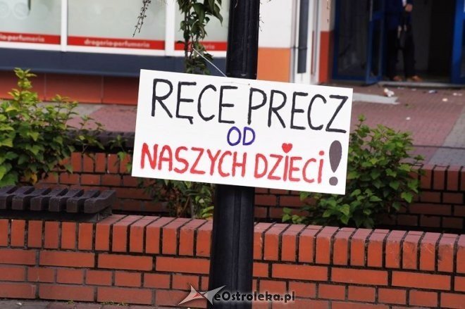 Protest przeciwko seksualizacji dzieci [27.09.2014] - zdjęcie #3 - eOstroleka.pl
