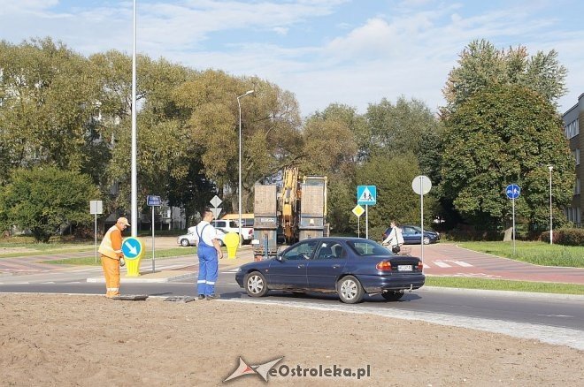 Nietypowa operacja koparką w samym centrum Ostrołęki [30.09.2014] - zdjęcie #5 - eOstroleka.pl