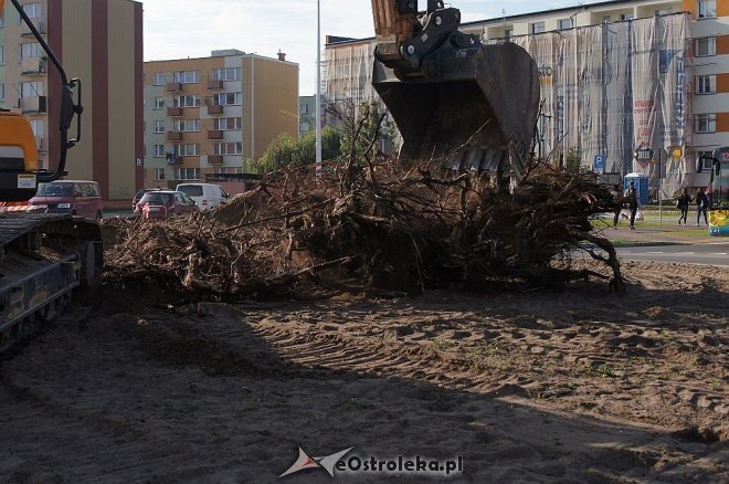 Nietypowa operacja koparką w samym centrum Ostrołęki [30.09.2014] - zdjęcie #31 - eOstroleka.pl