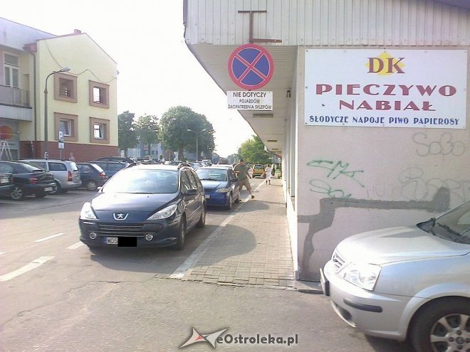 Interwencja Czytelnika: Mistrzowie parkowania na osiedlu Dzieci Polskich [02.10.2014] - zdjęcie #9 - eOstroleka.pl