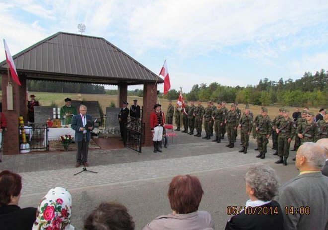 W hołdzie 113 ofiarom pacyfikacji wsi Bandysie [07.10.2014] - zdjęcie #5 - eOstroleka.pl