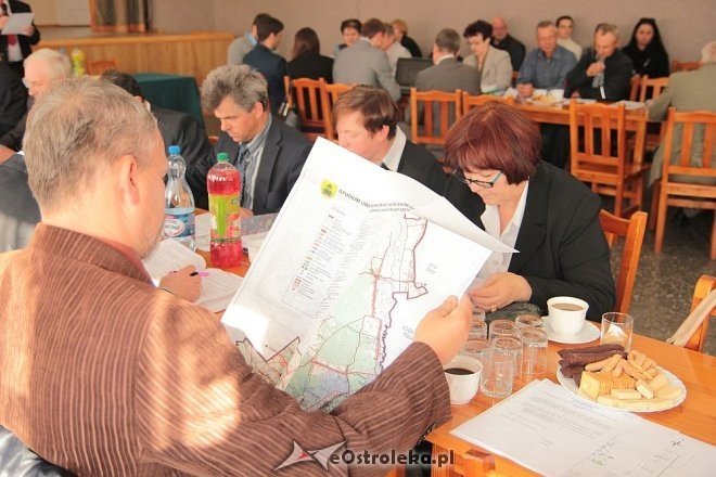 Kolejny krok w kierunku budowy linii elektroenergetycznej w gminie Lelis [07.10.2014] - zdjęcie #18 - eOstroleka.pl