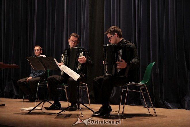 Spotkanie z muzyką w OCK: „Stroiki, guziki, pałeczki, szczoteczki” [08.10.2014] - zdjęcie #15 - eOstroleka.pl