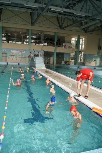 Uczniowie szkół podstawowych z Lelisa uczą się pływać w ostrołęckim aquaparku [13.10.2014] - zdjęcie #20 - eOstroleka.pl