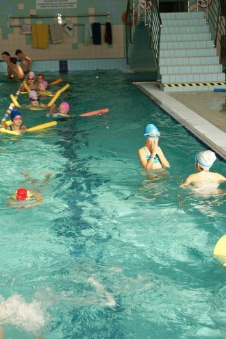 Uczniowie szkół podstawowych z Lelisa uczą się pływać w ostrołęckim aquaparku [13.10.2014] - zdjęcie #25 - eOstroleka.pl