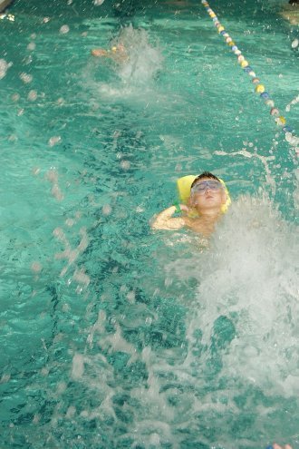 Uczniowie szkół podstawowych z Lelisa uczą się pływać w ostrołęckim aquaparku [13.10.2014] - zdjęcie #26 - eOstroleka.pl