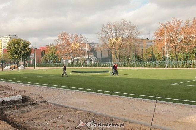 Ostrołęka: Zobacz jak powstaje kompleks sportowy przy ZSZ nr 1 [16.10.2014] - zdjęcie #4 - eOstroleka.pl
