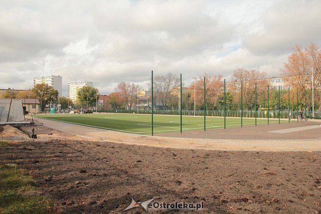 Ostrołęka: Zobacz jak powstaje kompleks sportowy przy ZSZ nr 1 [16.10.2014] - zdjęcie #8 - eOstroleka.pl