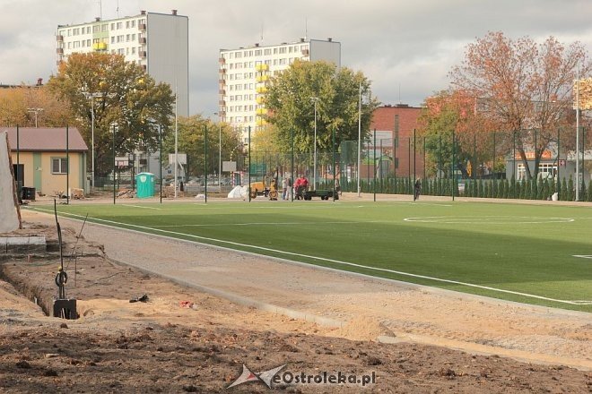 Ostrołęka: Zobacz jak powstaje kompleks sportowy przy ZSZ nr 1 [16.10.2014] - zdjęcie #9 - eOstroleka.pl