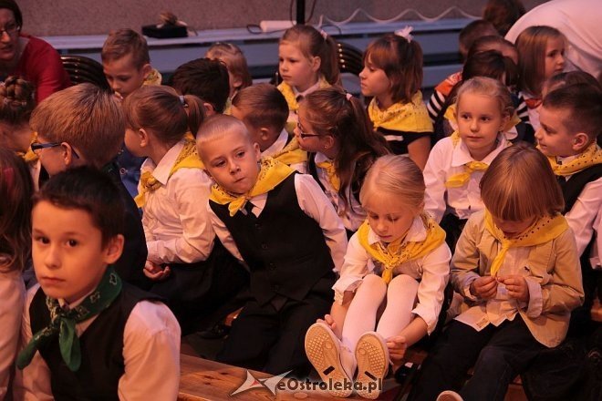 Pasowanie na ucznia w Szkole Podstawowej nr 10 w Ostrołęce [16.10.2014] - zdjęcie #9 - eOstroleka.pl