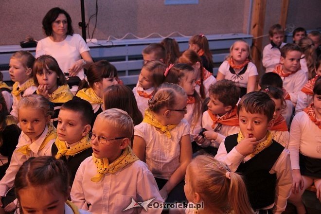 Pasowanie na ucznia w Szkole Podstawowej nr 10 w Ostrołęce [16.10.2014] - zdjęcie #14 - eOstroleka.pl