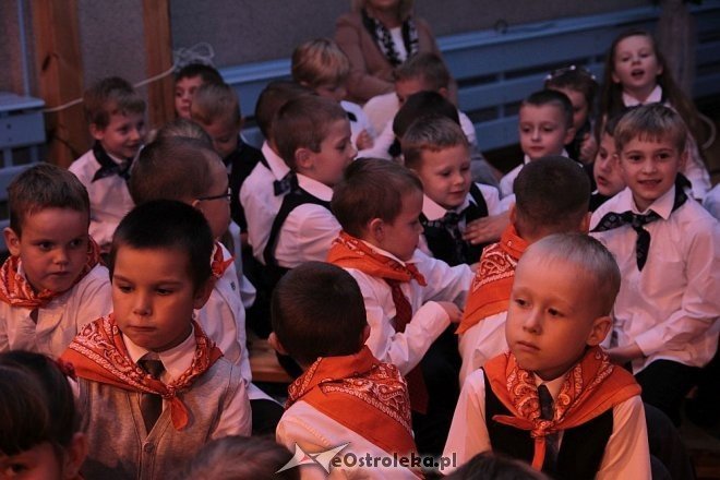 Pasowanie na ucznia w Szkole Podstawowej nr 10 w Ostrołęce [16.10.2014] - zdjęcie #18 - eOstroleka.pl