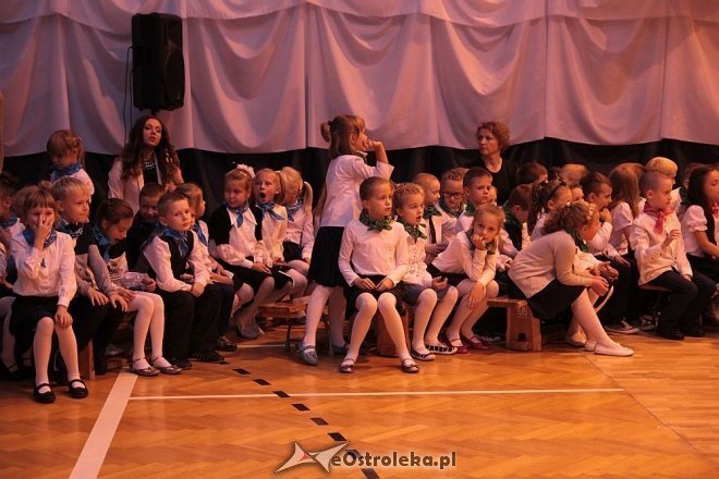 Pasowanie na ucznia w Szkole Podstawowej nr 10 w Ostrołęce [16.10.2014] - zdjęcie #20 - eOstroleka.pl