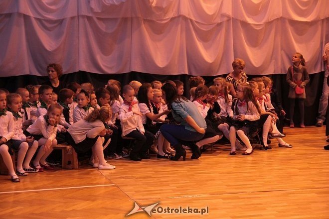 Pasowanie na ucznia w Szkole Podstawowej nr 10 w Ostrołęce [16.10.2014] - zdjęcie #21 - eOstroleka.pl