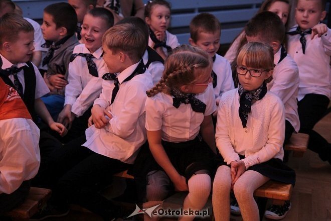 Pasowanie na ucznia w Szkole Podstawowej nr 10 w Ostrołęce [16.10.2014] - zdjęcie #22 - eOstroleka.pl